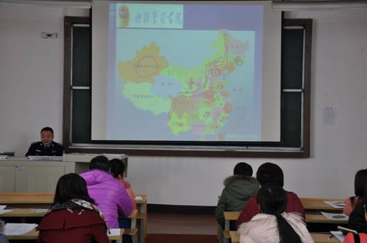 组织人事处副处长沈建东介绍学院升本工作情况